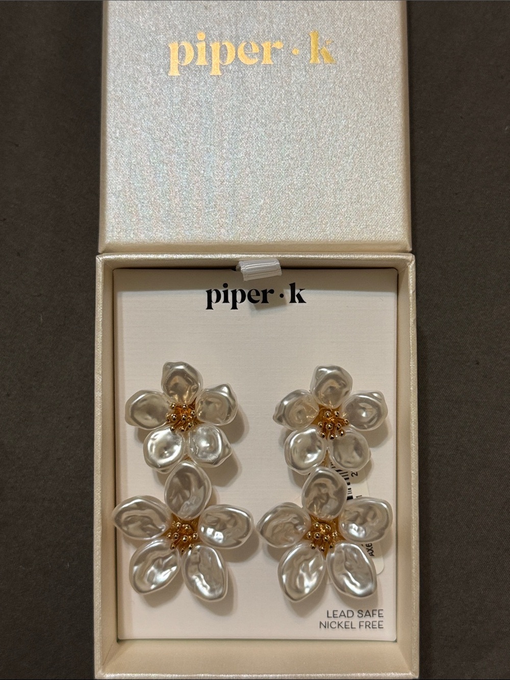 Piper K White Flower Earrings NWT